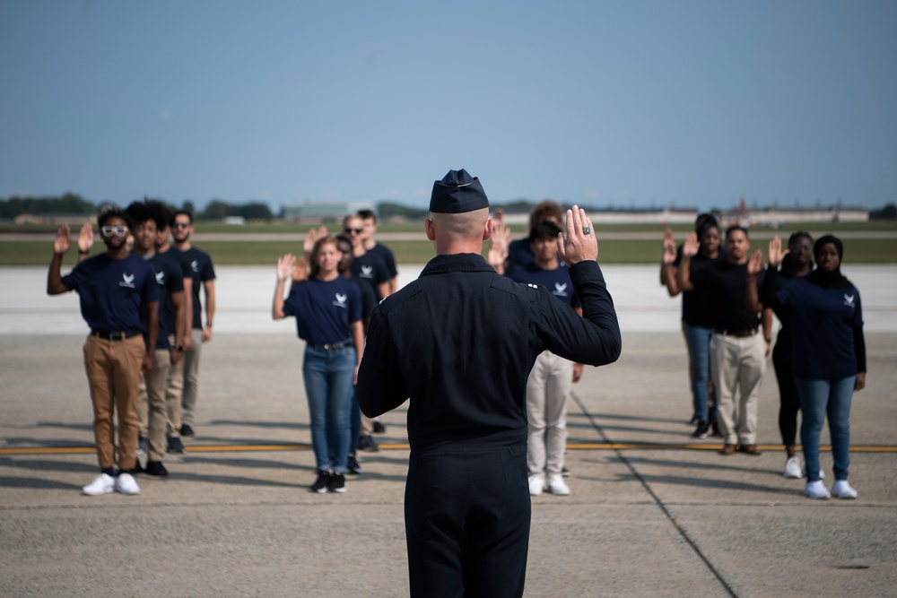 Thunderbirds blast over Andrews Air Show