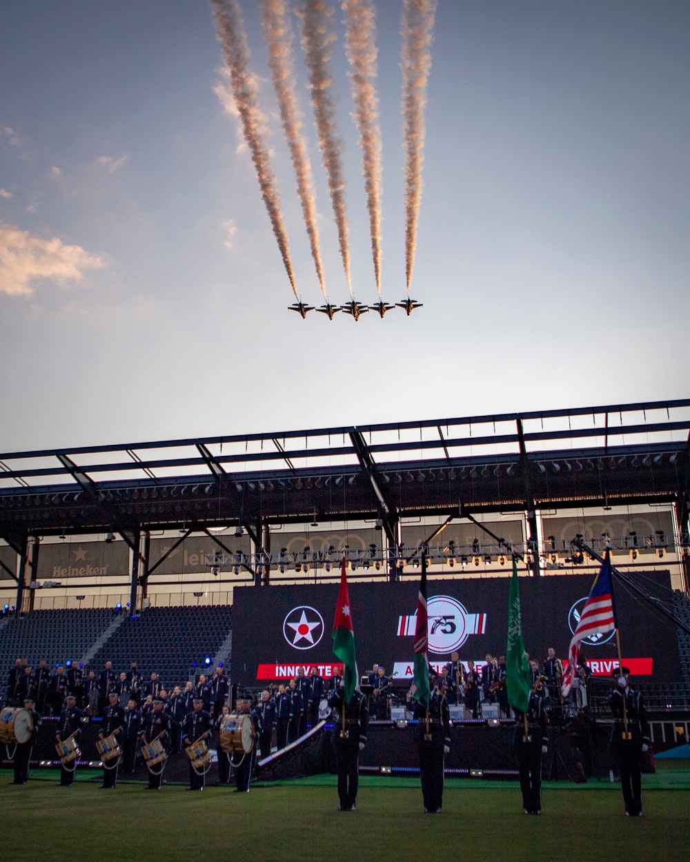 Thunderbirds kick off Air Force 75th Anniversary celebration