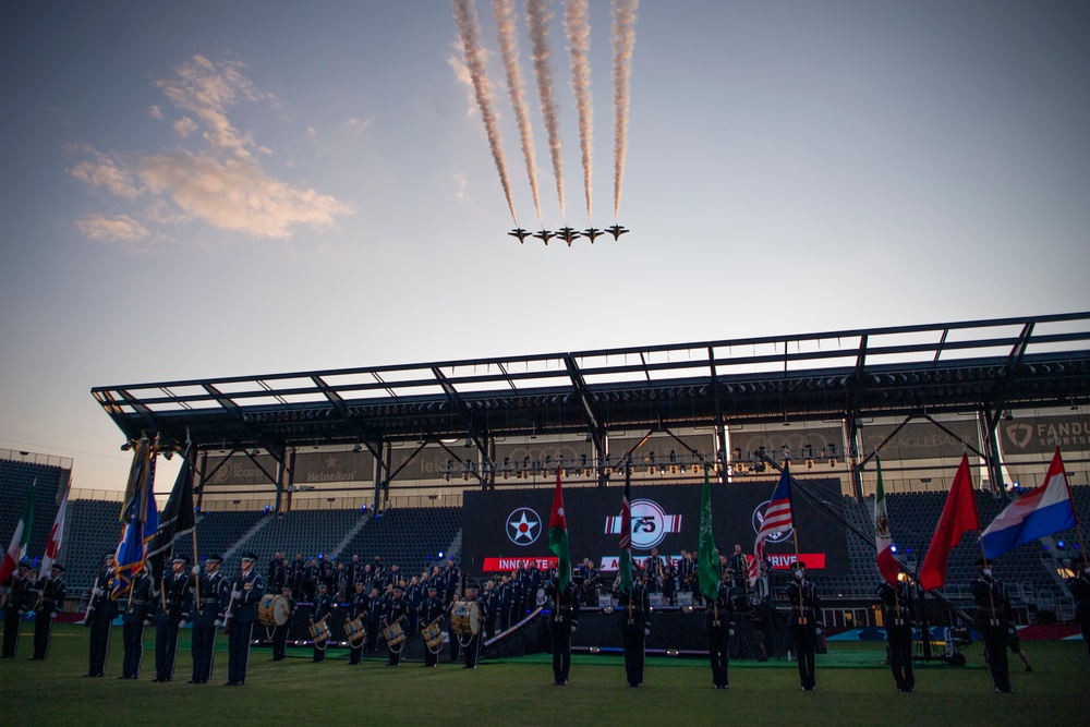 Thunderbirds kick off Air Force 75th Anniversary celebration