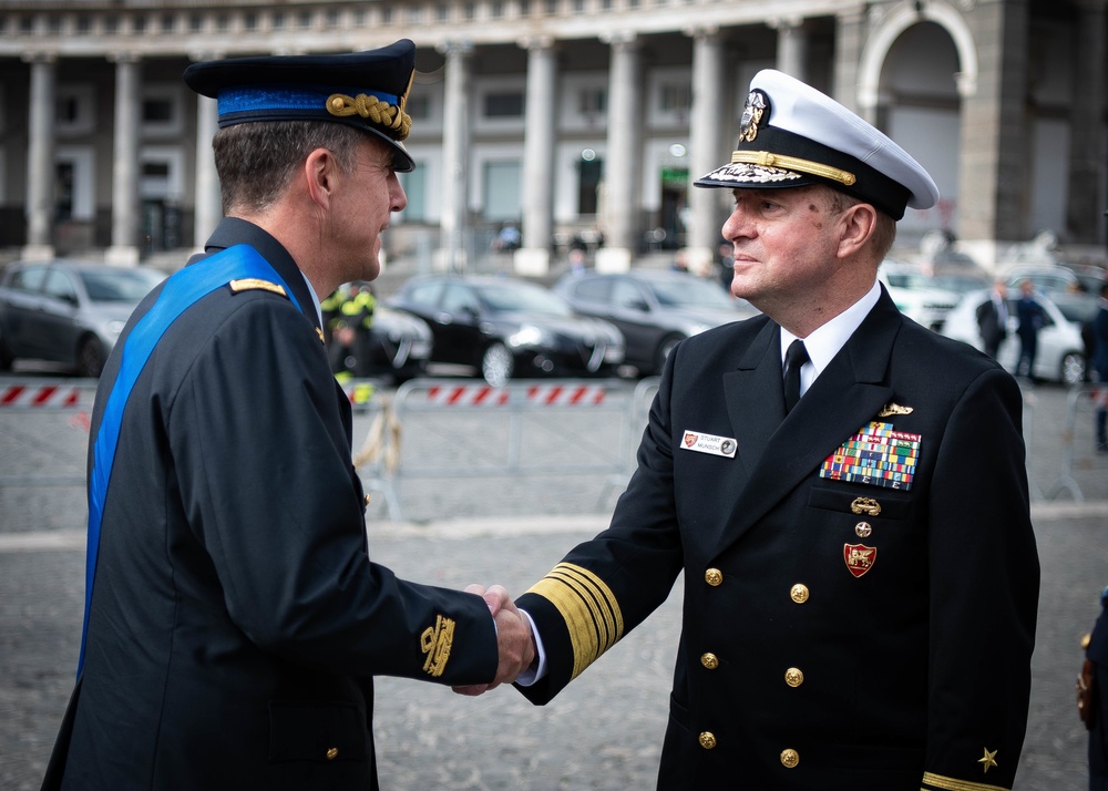 Commander of NAVEUR-NAVAF attends Italy’s National Unity and Armed Forces Day celebration