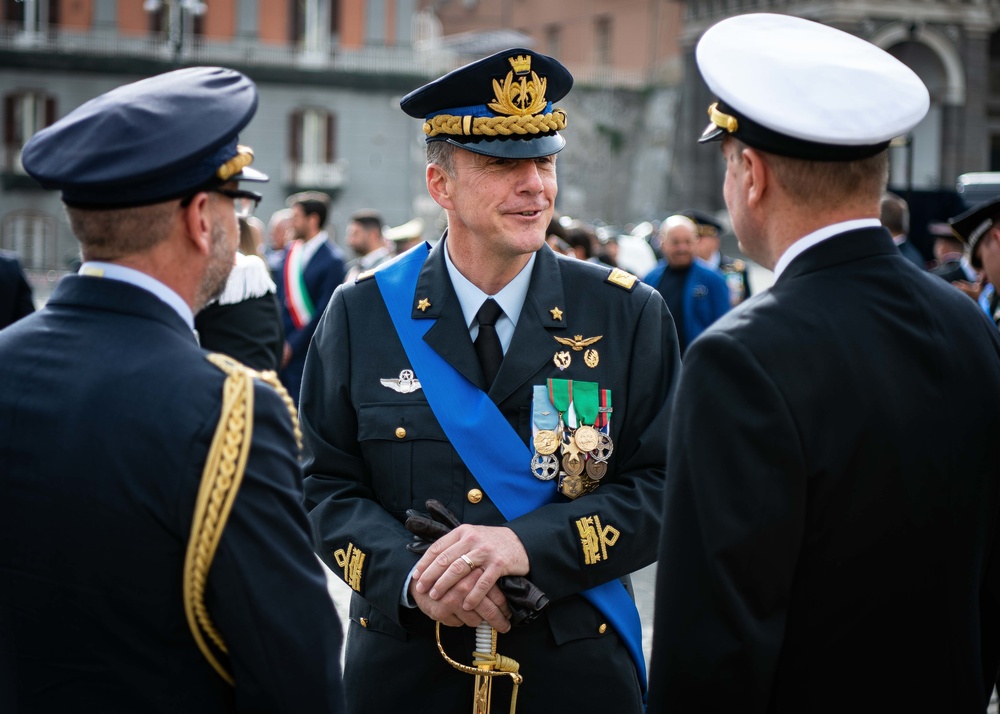 Commander of NAVEUR-NAVAF attends Italy’s National Unity and Armed Forces Day celebration