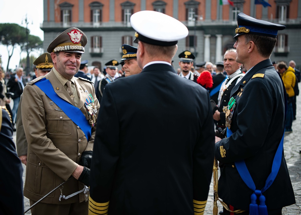 Commander of NAVEUR-NAVAF attends Italy’s National Unity and Armed Forces Day celebration