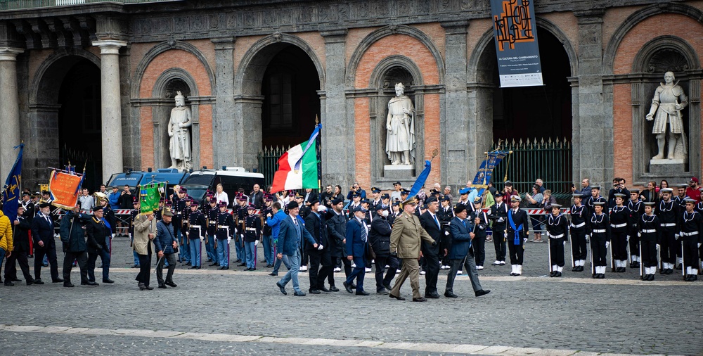 Commander of NAVEUR-NAVAF attends Italy’s National Unity and Armed Forces Day celebration