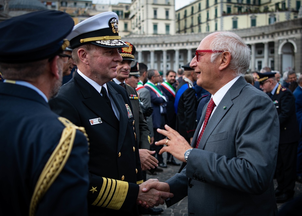 Commander of NAVEUR-NAVAF attends Italy’s National Unity and Armed Forces Day celebration