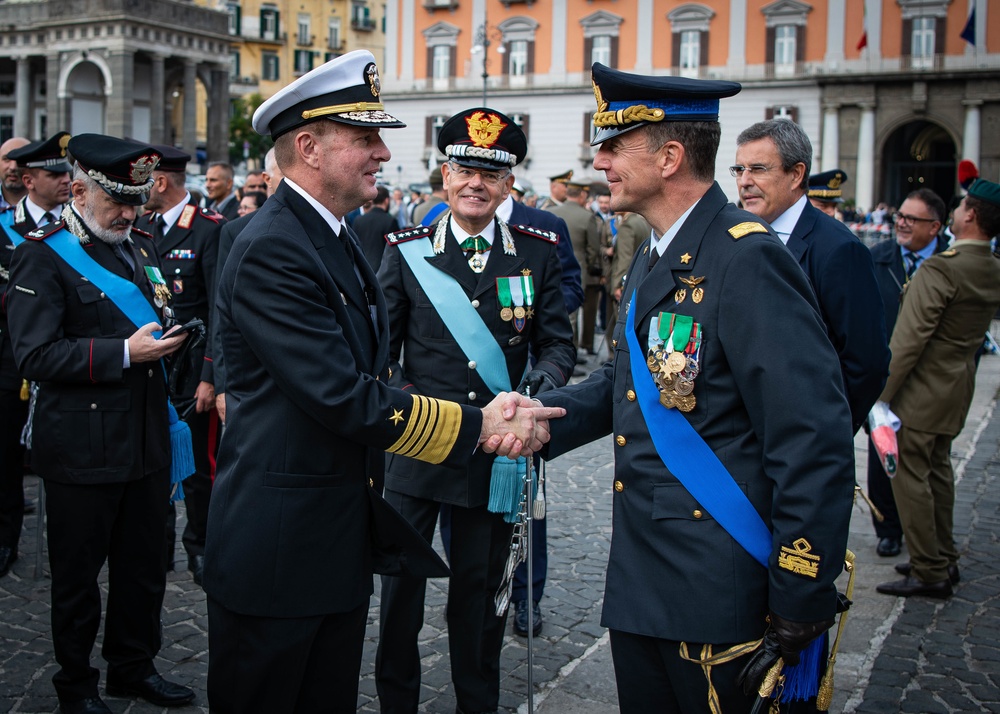 Commander of NAVEUR-NAVAF attends Italy’s National Unity and Armed Forces Day celebration