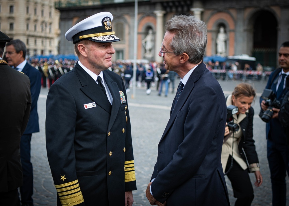 Commander of NAVEUR-NAVAF attends Italy’s National Unity and Armed Forces Day celebration