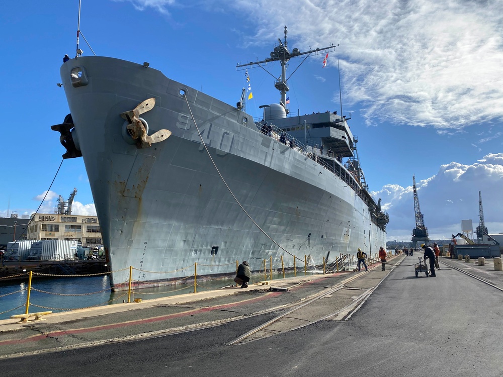 USS Frank Cable Arrives in Vallejo