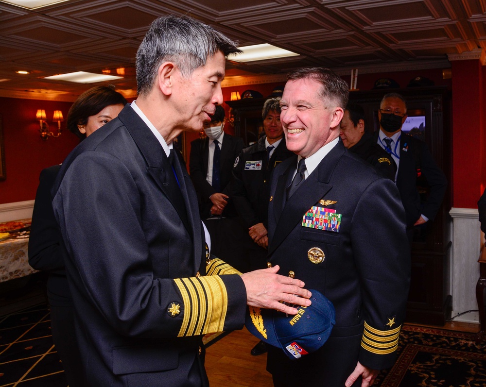 USS Ronald Reagan (CVN 76) hosts Japan Prime Minister