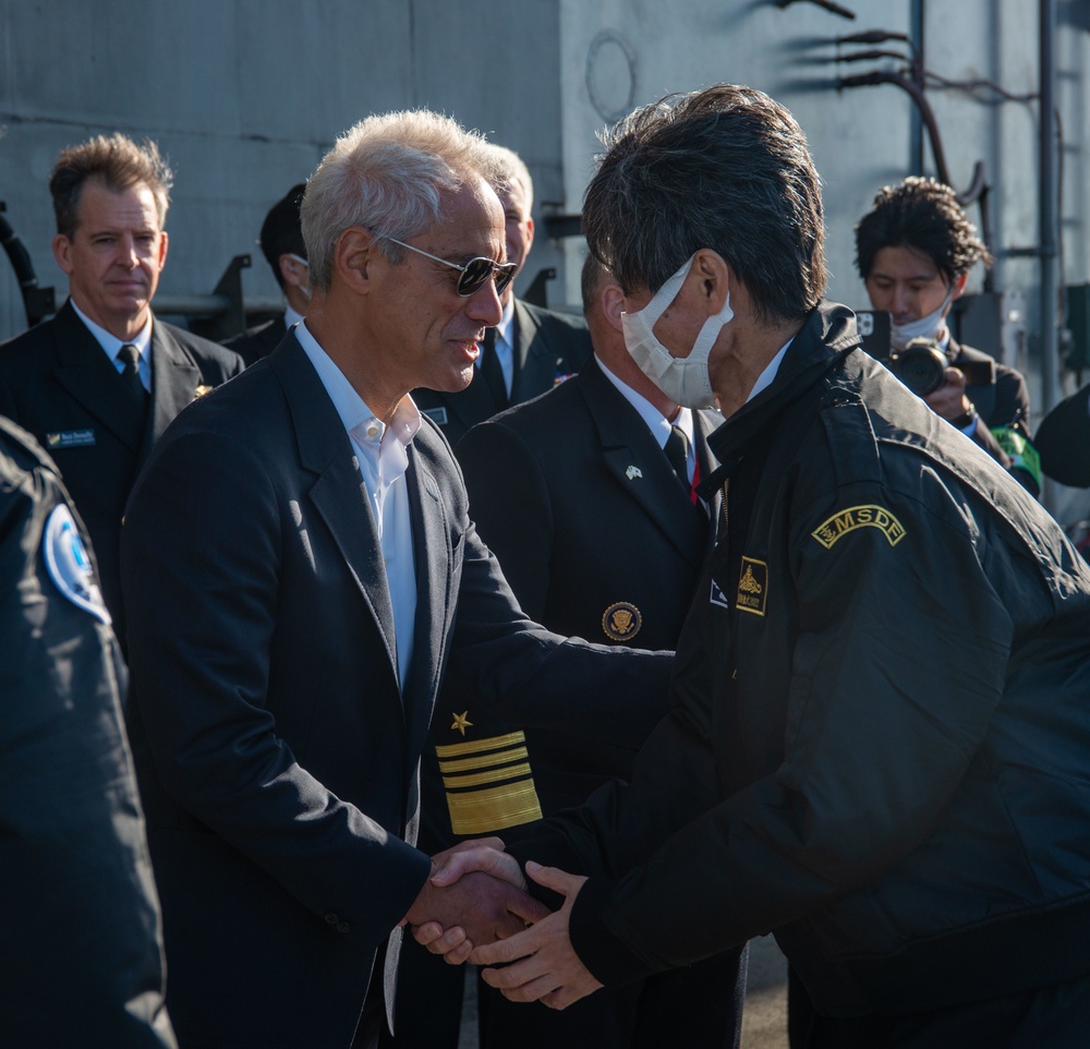 USS Ronald Reagan (CVN 76) hosts Japan’s Prime Minister and CNO