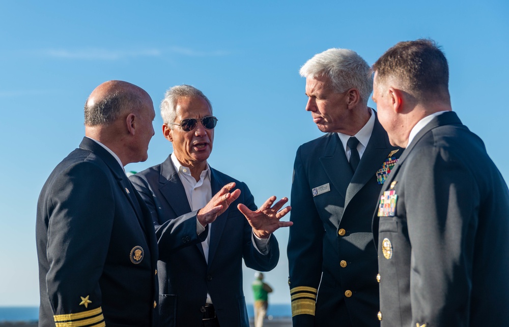 USS Ronald Reagan (CVN 76) hosts Japan’s Prime Minister and CNO