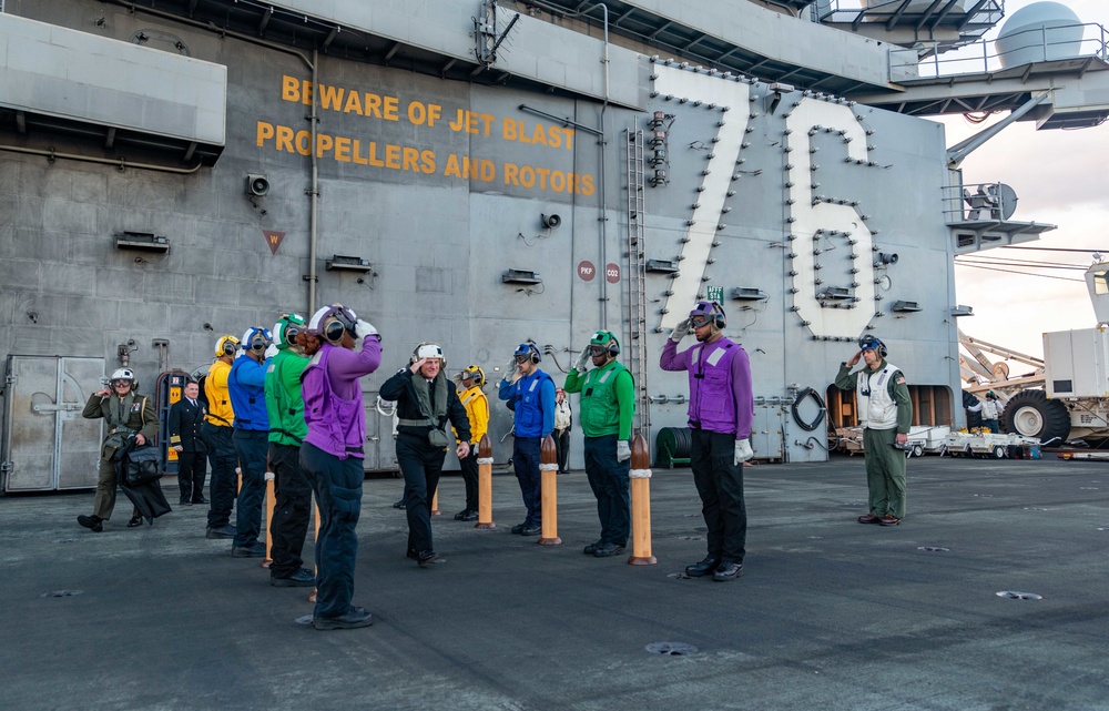 USS Ronald Reagan (CVN 76) hosts Japan’s Prime Minister and CNO
