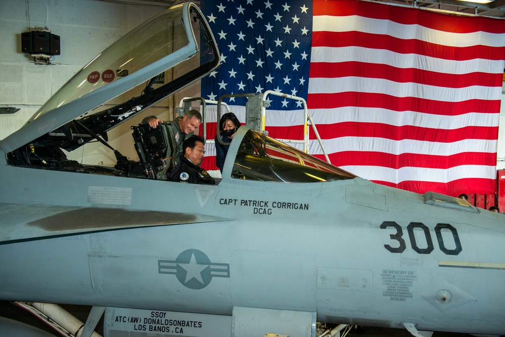 USS Ronald Reagan (CVN 76) hosts Japan Prime Minister