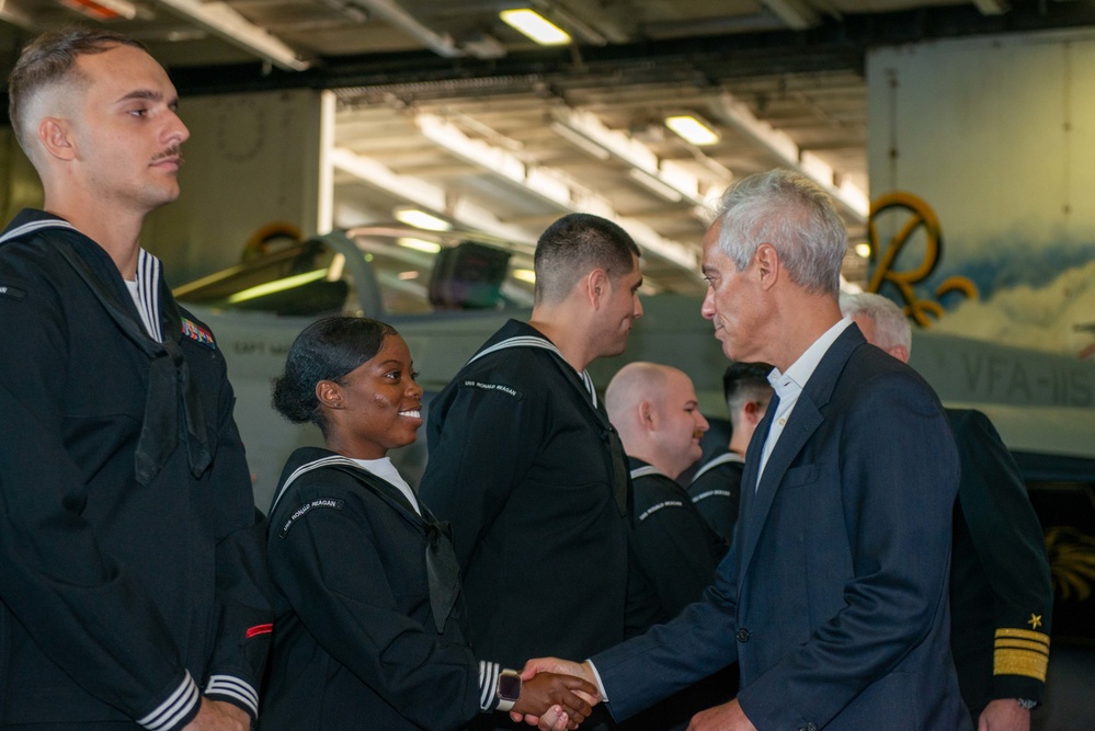 USS Ronald Reagan (CVN 76) hosts Japan Prime Minister