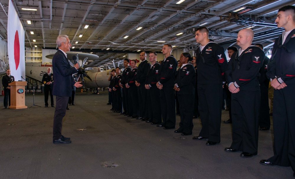 USS Ronald Reagan (CVN 76) hosts Japan Prime Minister