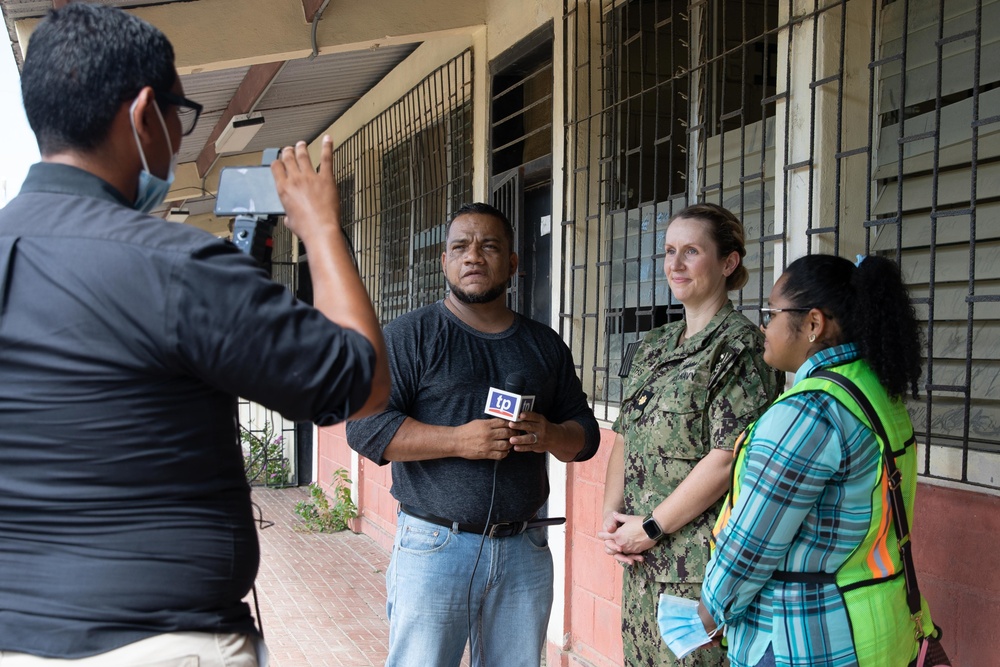 USNS COMFORT NAVY PERSONNEL VISIT ESCUELA SAN MARTIN PORRES