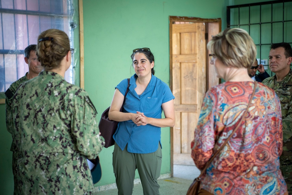 Distinguished Visitors Tour Medical Site - Honduras - CP22