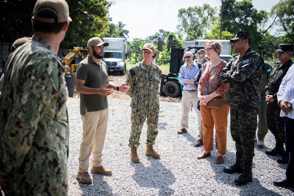 Distinguished Visitors Tour Medical Site - Honduras - CP22