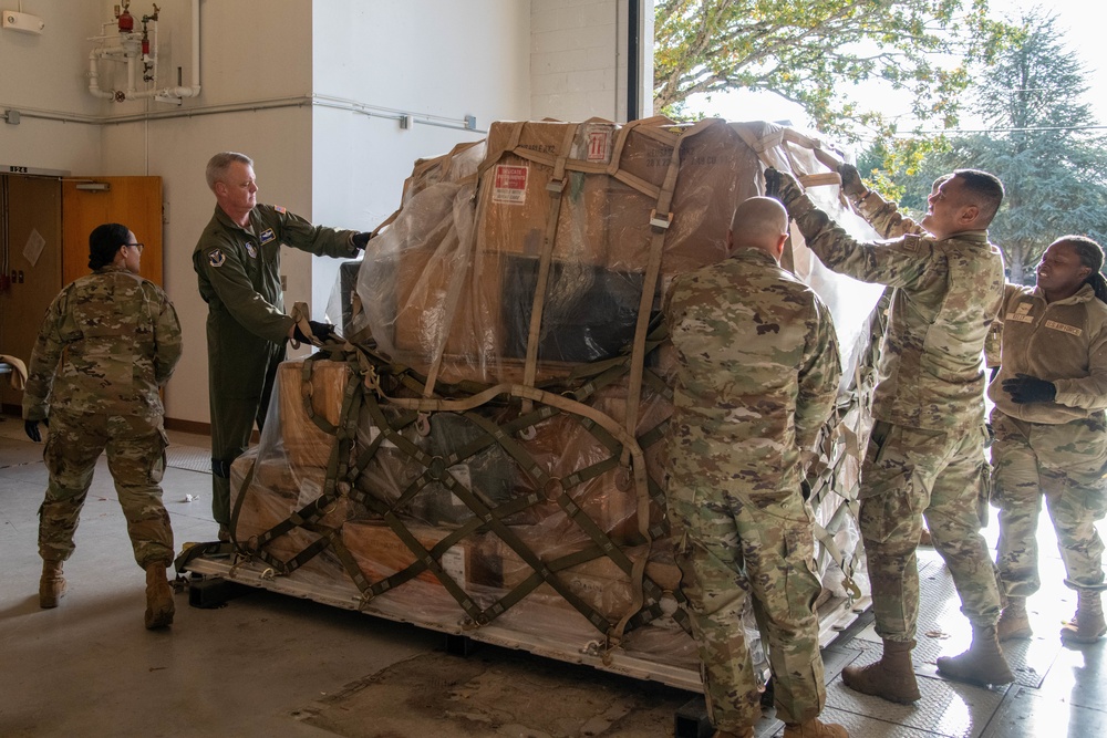 Fourth Air Force leadership visits 446th Airlift Wing