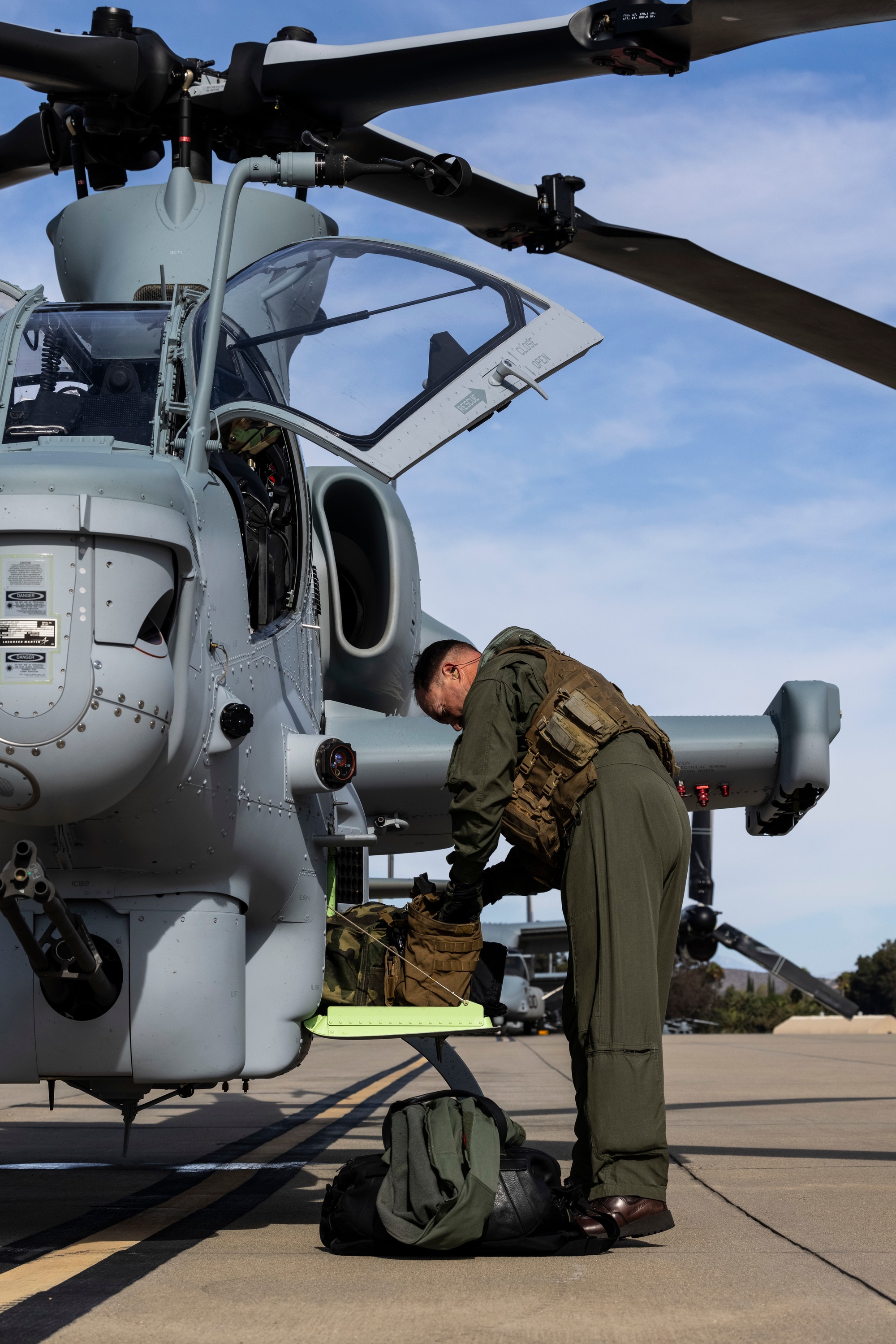 UNIMAX Bell AH-1Z Viper アメリカ海兵隊303訓練部隊 1/72
