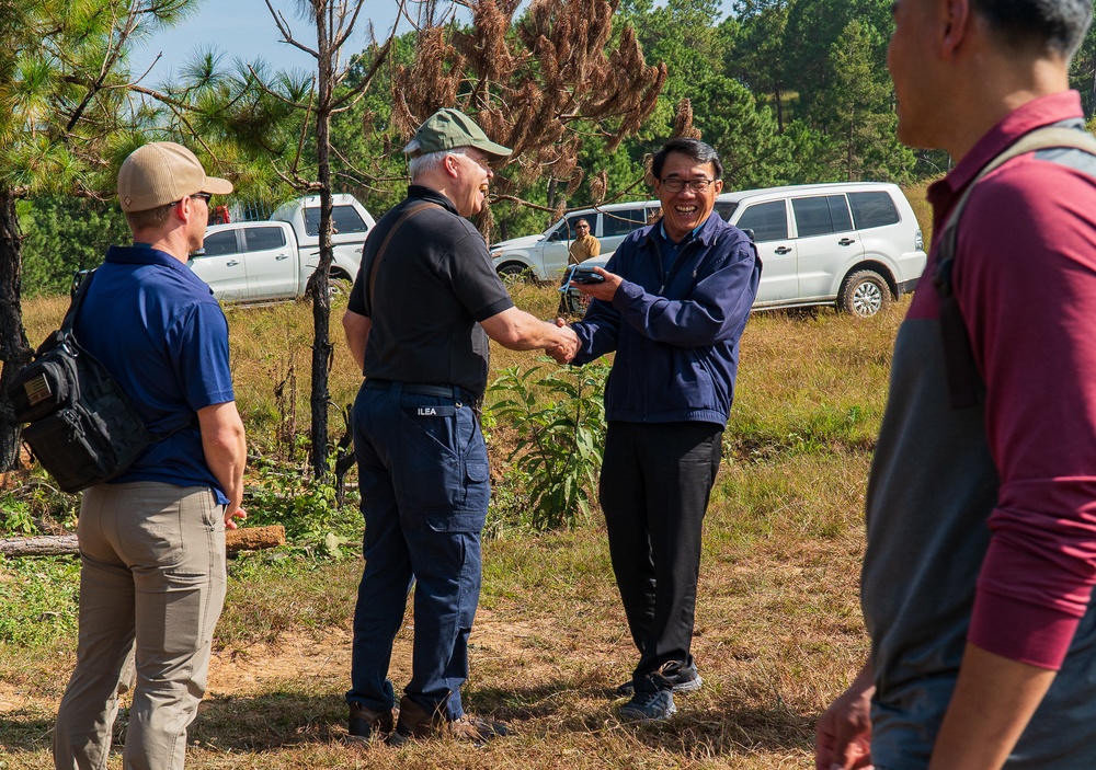 U.S. and Lao VIPs visits Recovery Team