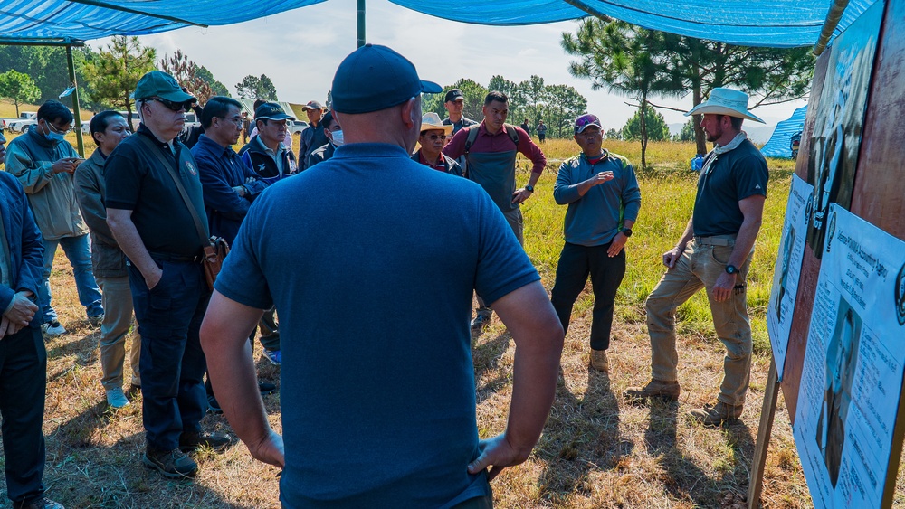 U.S. and Lao VIPs visits Recovery Team