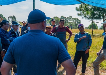 U.S. and Lao VIPs visits Recovery Team