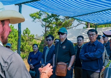 U.S. and Lao VIPs visits Recovery Team