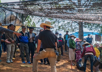 U.S. and Lao VIPs visits Recovery Team