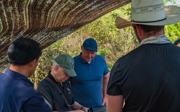 U.S. and Lao VIPs visits Recovery Team