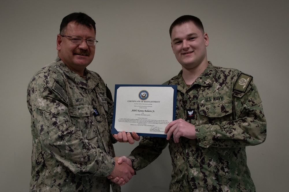 DVIDS Images Aviation Boatswain’s Mate 3rd Class Kenny Bolieiro