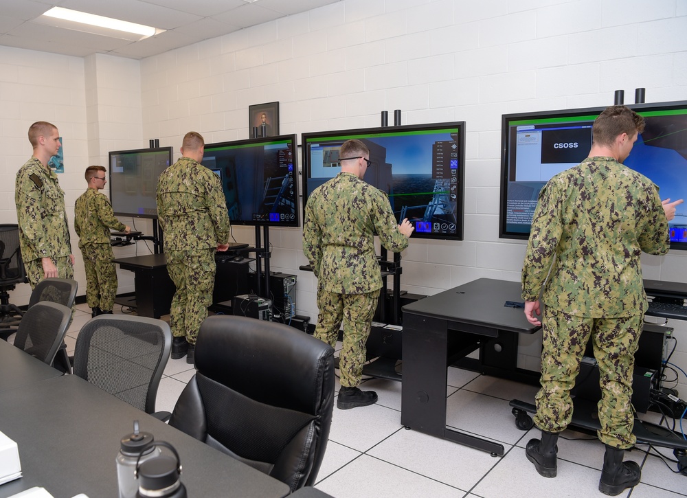 Cryptologic Technician Technical Students Learn Maintenance on MRTS 3D®