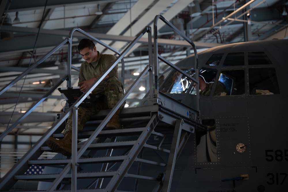 86th AMXS ensure aircraft operability