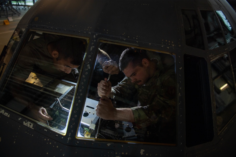 86th AMXS ensure aircraft operability