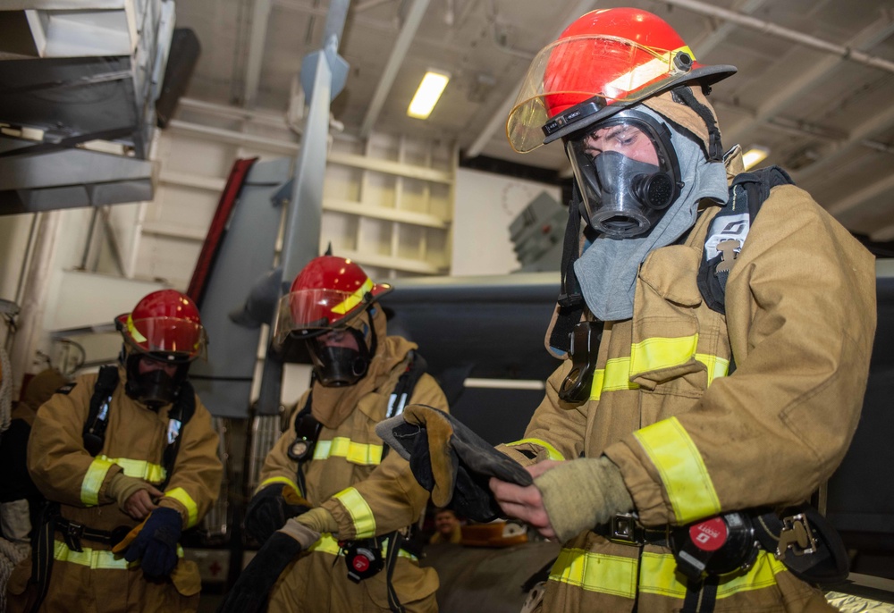 DVIDS - Images - USS Ronald Reagan (CVN 76) conducts in-port emergency ...