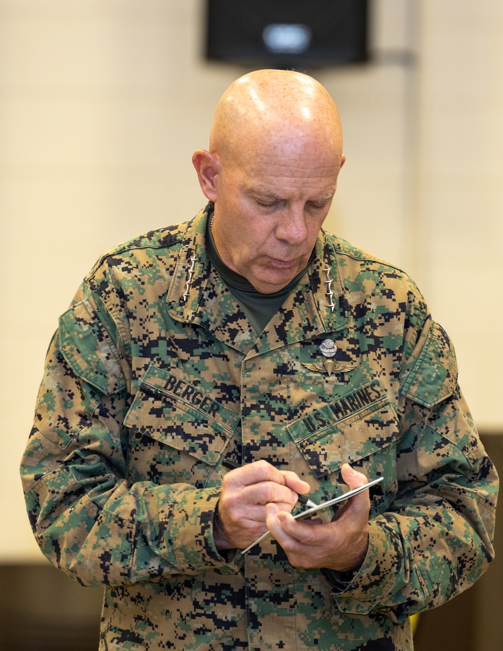 Marine Corps Commandant visits Marines and Sailors stationed at Marine Corp Mountain Warfare Training Center