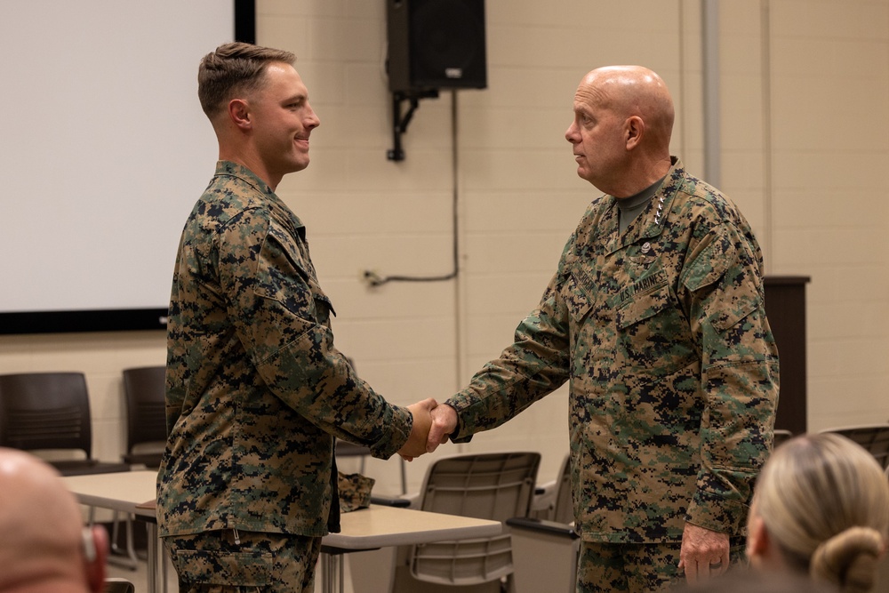 Marine Corps Commandant visits Marines and Sailors stationed at Marine Corp Mountain Warfare Training Center