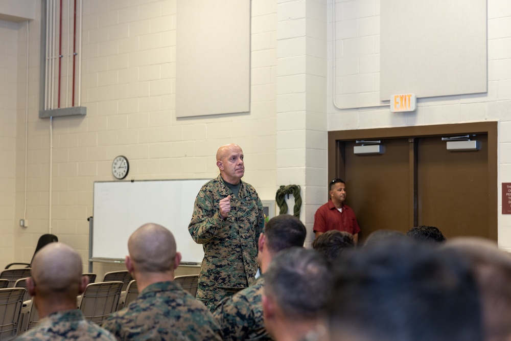 Marine Corps Commandant visits Marines and Sailors stationed at Marine Corp Mountain Warfare Training Center