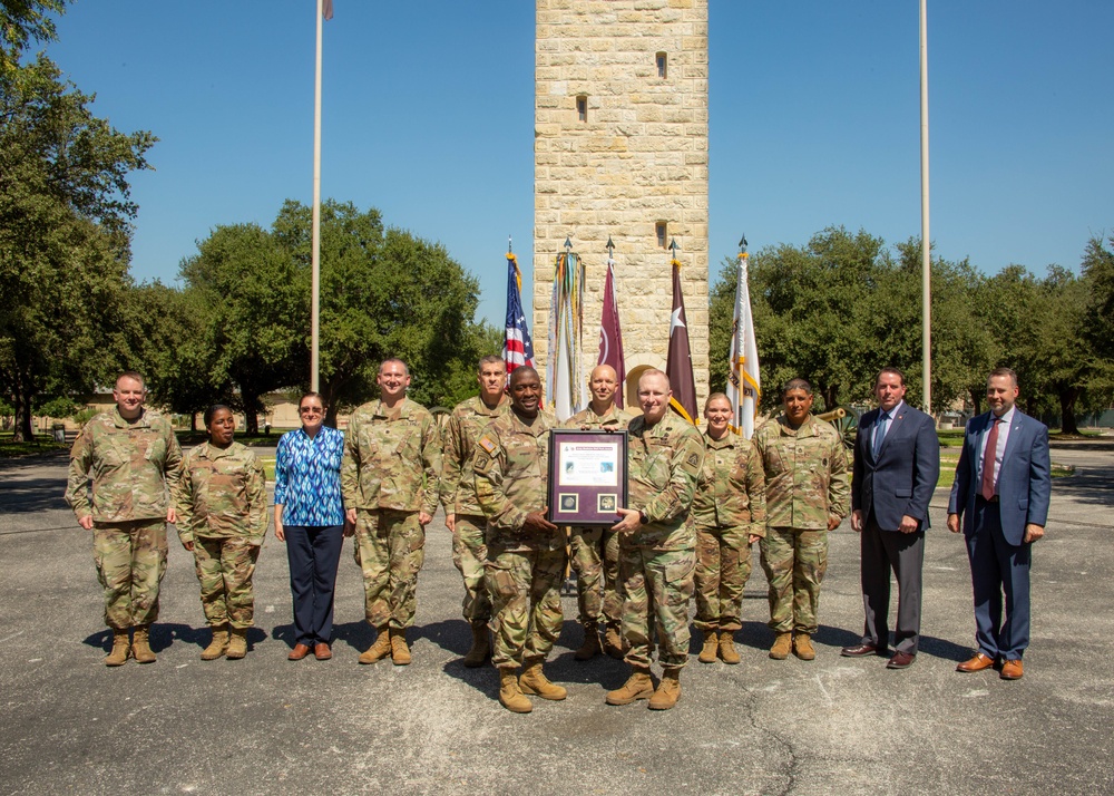 Army North’s Office of the Command Surgeon receives Army Medicine Wolf Pack Award