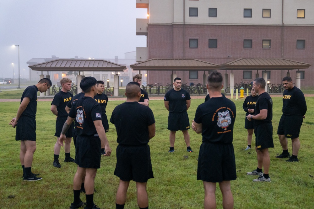 Brig. Gen Kevin Meisler from 311th Signal Command visits 304th Signal battalion, and recognizes soldiers for their hard work.