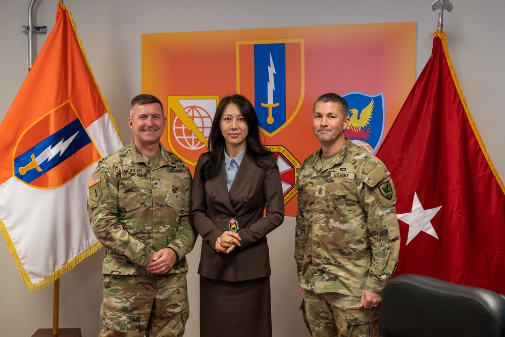 Brig. Gen Kevin Meisler from 311th Signal Command visits 304th Signal battalion, and recognizes soldiers for their hard work.