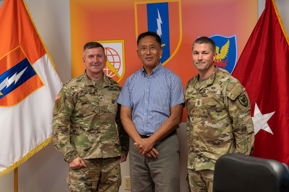 Brig. Gen Kevin Meisler from 311th Signal Command visits 304th Signal battalion, and recognizes soldiers for their hard work.