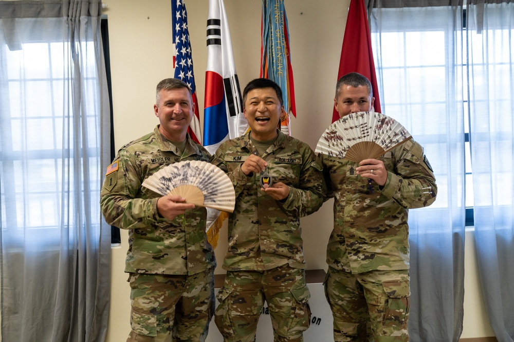 Brig. Gen Kevin Meisler from 311th Signal Command visits 304th Signal battalion, and recognizes soldiers for their hard work.