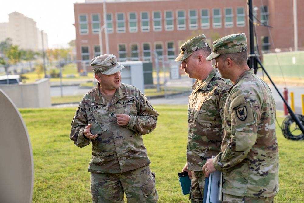 Brig. Gen Kevin Meisler from 311th Signal Command visits 304th Signal battalion, and recognizes soldiers for their hard work.