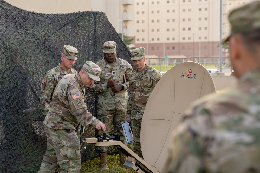 Brig. Gen Kevin Meisler from 311th Signal Command visits 304th Signal battalion, and recognizes soldiers for their hard work.