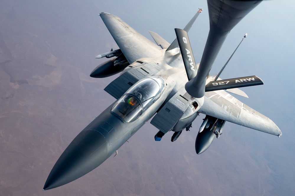 340th EARS Refuels Fighters