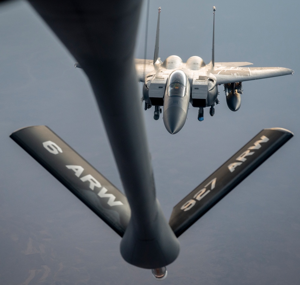 340th EARS Refuels Fighters