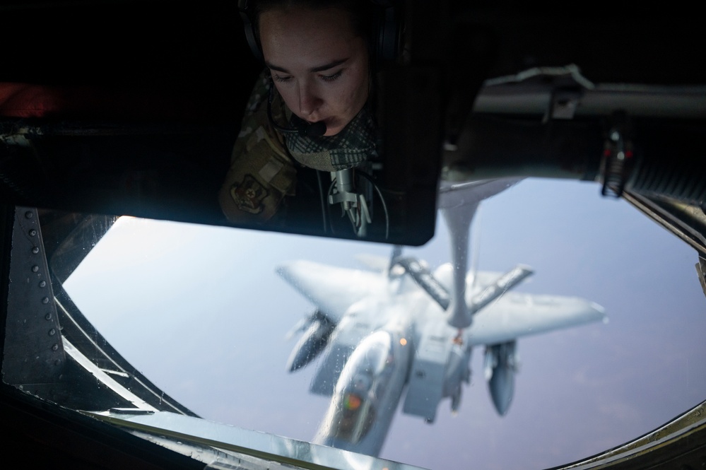 340th EARS Refuels Fighters