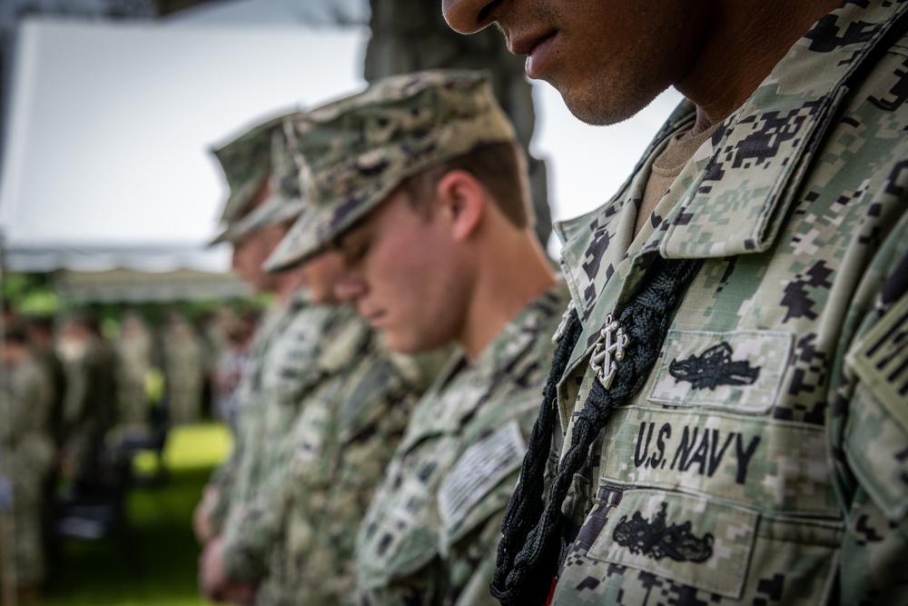 Explosive Ordnance Disposal Mobile Unit FIVE Holds Change of Command