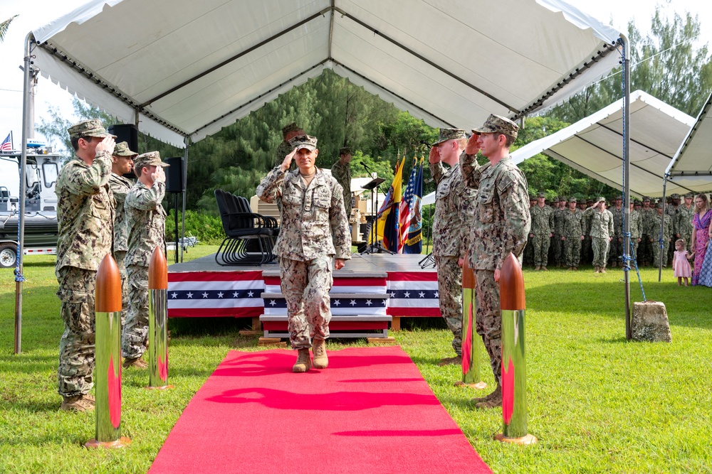 Explosive Ordnance Disposal Mobile Unit FIVE Holds Change of Command