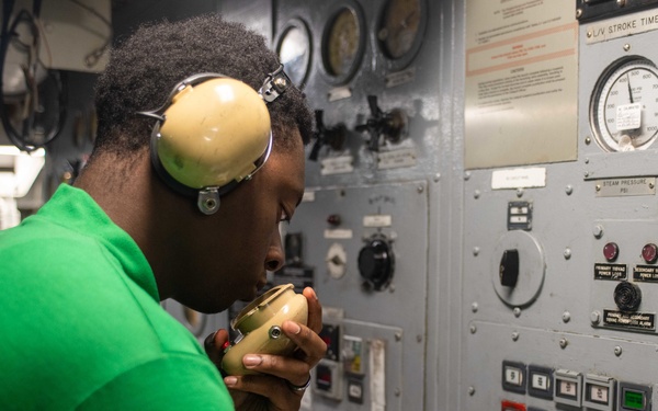 USS Ronald Reagan (CVN 76) Sailors operate catapult systems